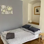Apartment Kamenny Dum S Vyhledem Na Zamek 20km Od Prahy Nizbor