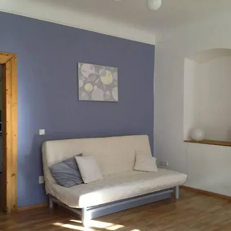 Apartamento Kamenný Dům S Výhledem Na Zámek 20km Od Prahy *