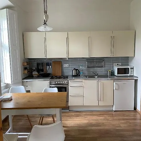 Kamenny Dum S Vyhledem Na Zamek 20km Od Prahy Апартаменты Nizbor