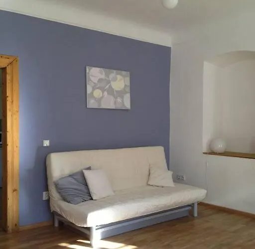 Apartamento Kamenný Dům S Výhledem Na Zámek 20km Od Prahy *