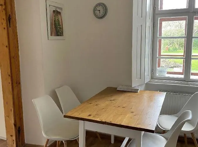 Kamenný Dům S Výhledem Na Zámek 20km Od Prahy * Nizbor